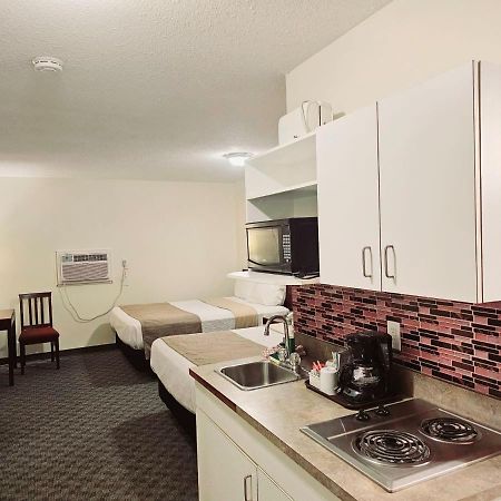Canadian Motor Inn Grande Prairie Dış mekan fotoğraf