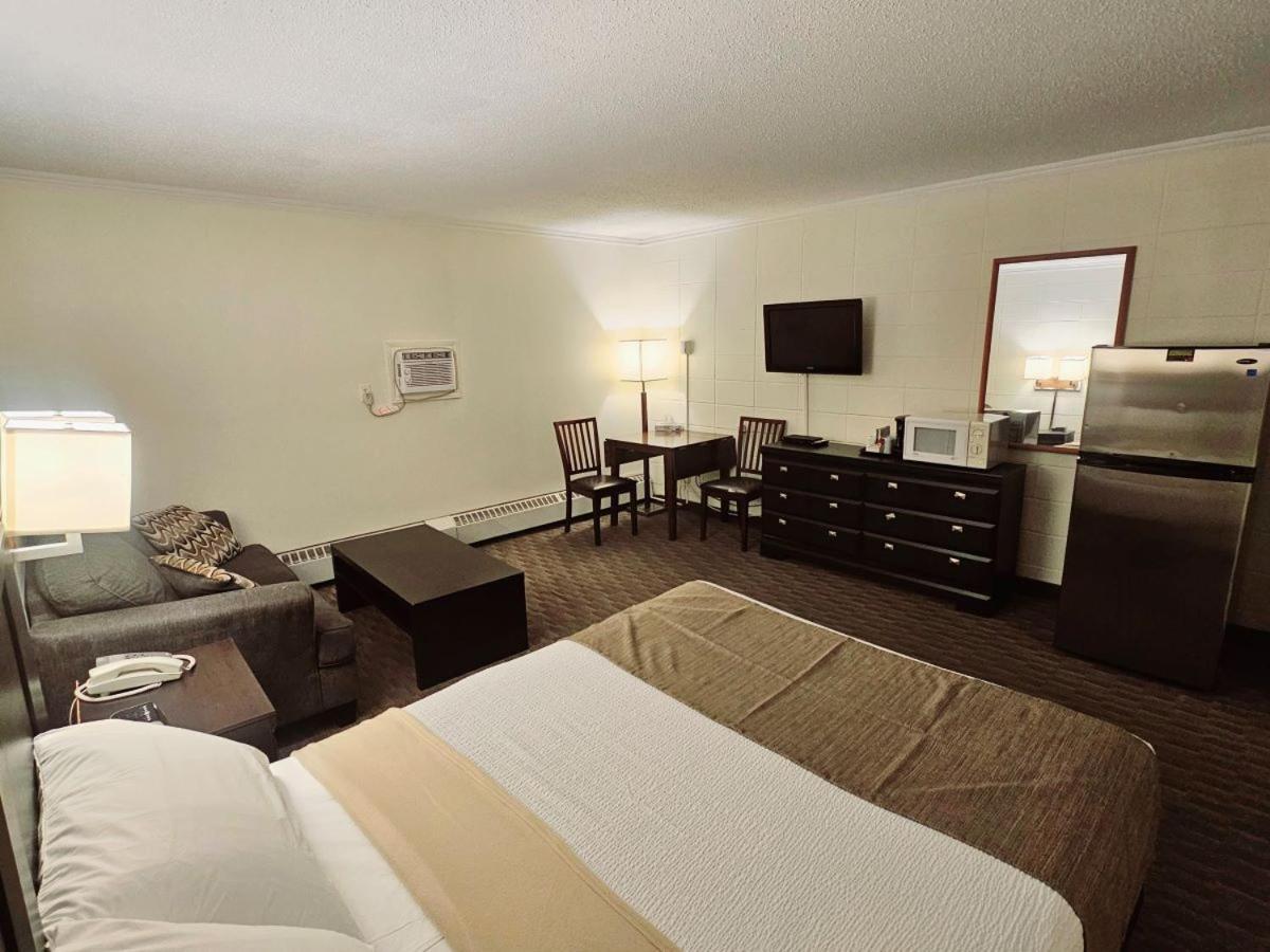 Canadian Motor Inn Grande Prairie Dış mekan fotoğraf