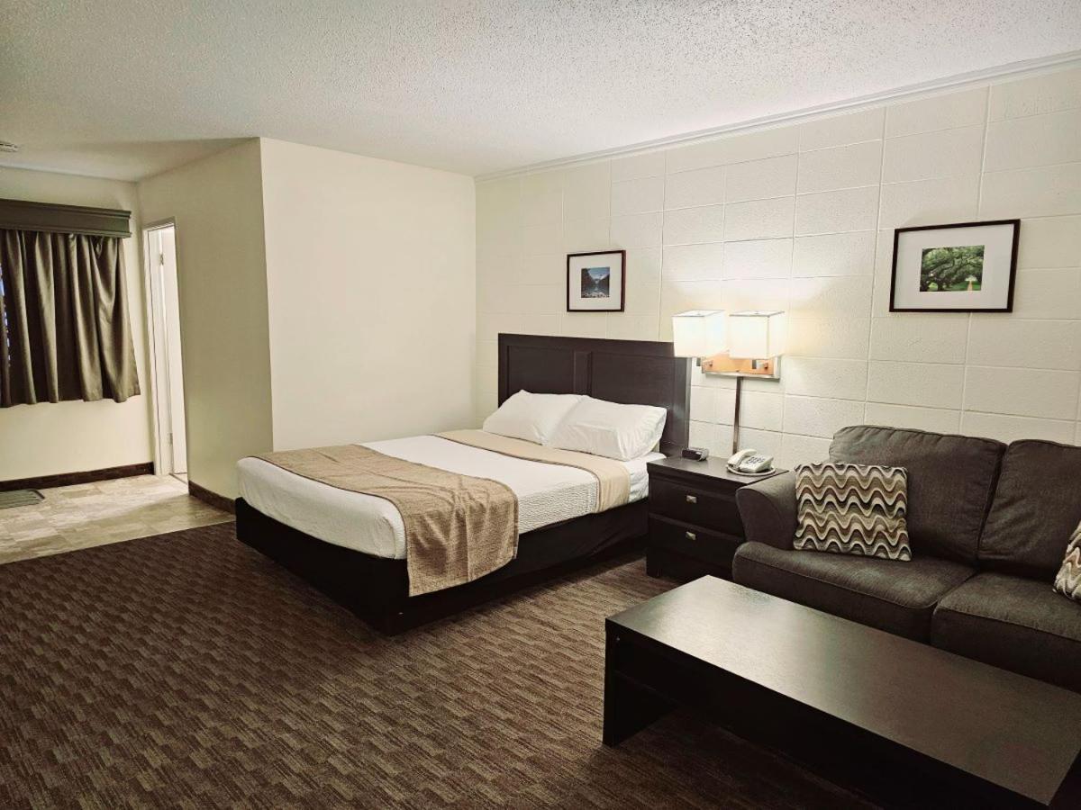 Canadian Motor Inn Grande Prairie Dış mekan fotoğraf