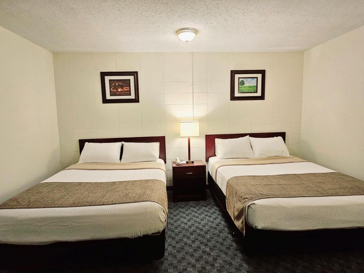 Canadian Motor Inn Grande Prairie Dış mekan fotoğraf