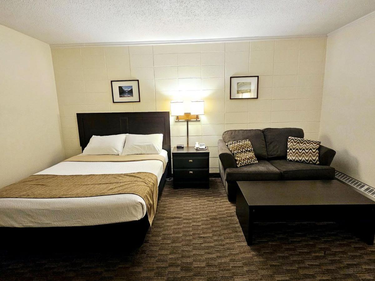Canadian Motor Inn Grande Prairie Dış mekan fotoğraf