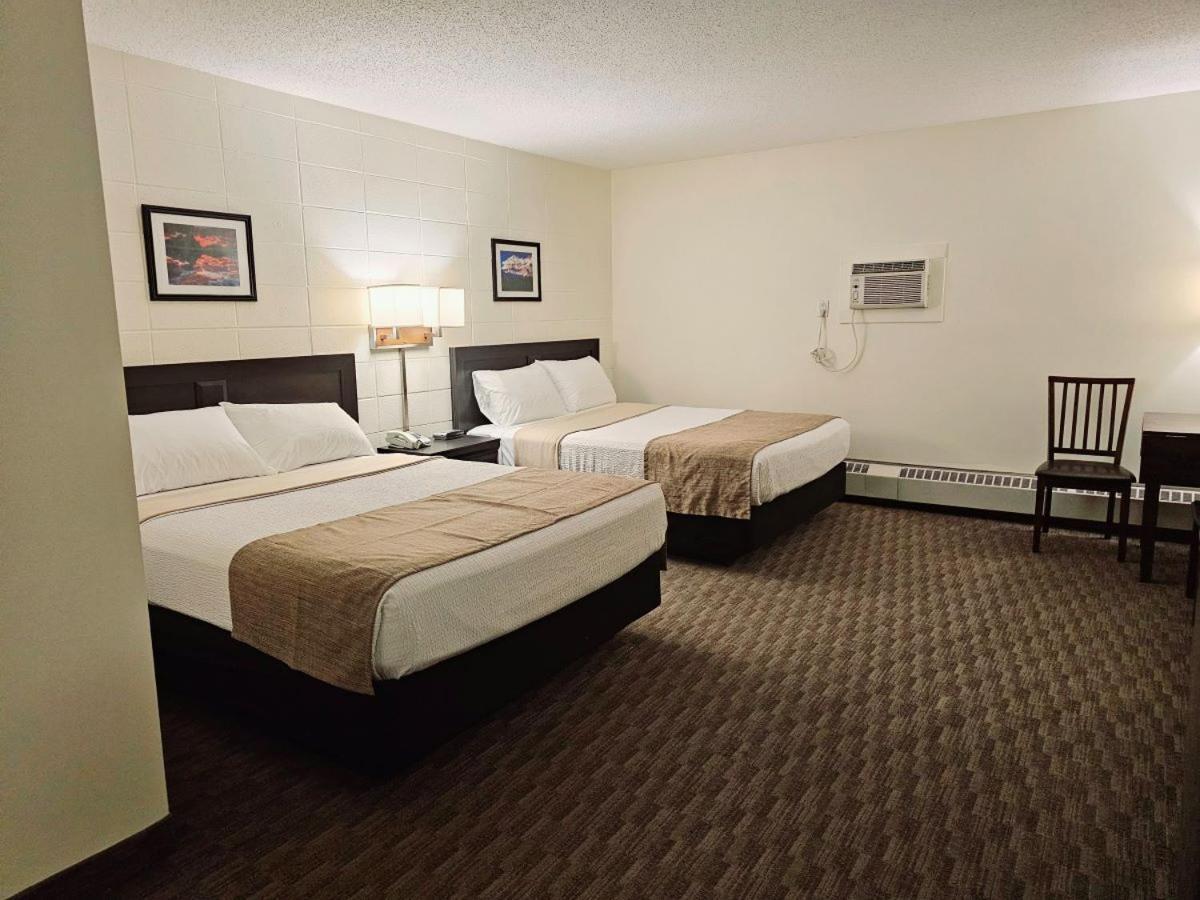 Canadian Motor Inn Grande Prairie Dış mekan fotoğraf