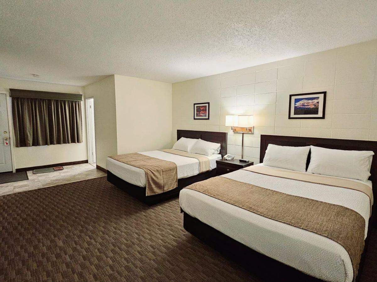 Canadian Motor Inn Grande Prairie Dış mekan fotoğraf