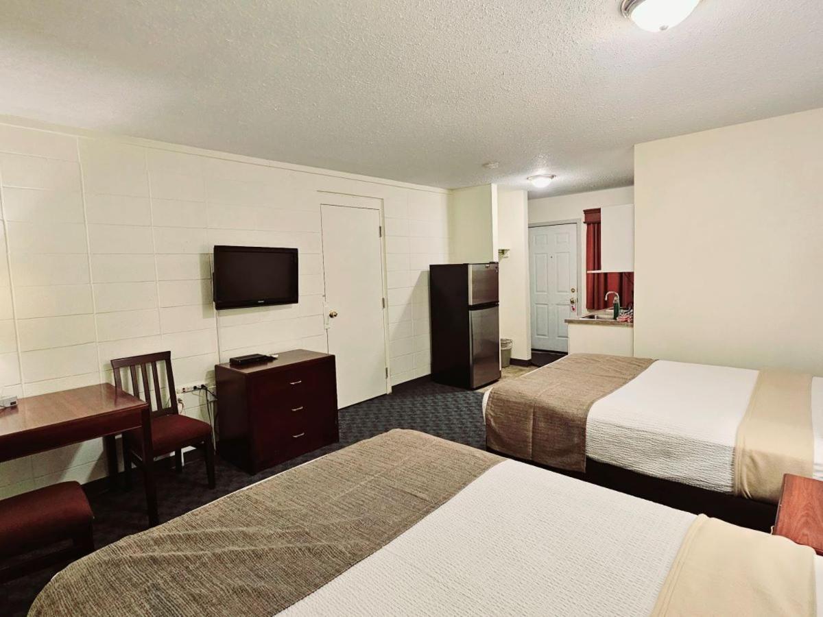 Canadian Motor Inn Grande Prairie Dış mekan fotoğraf