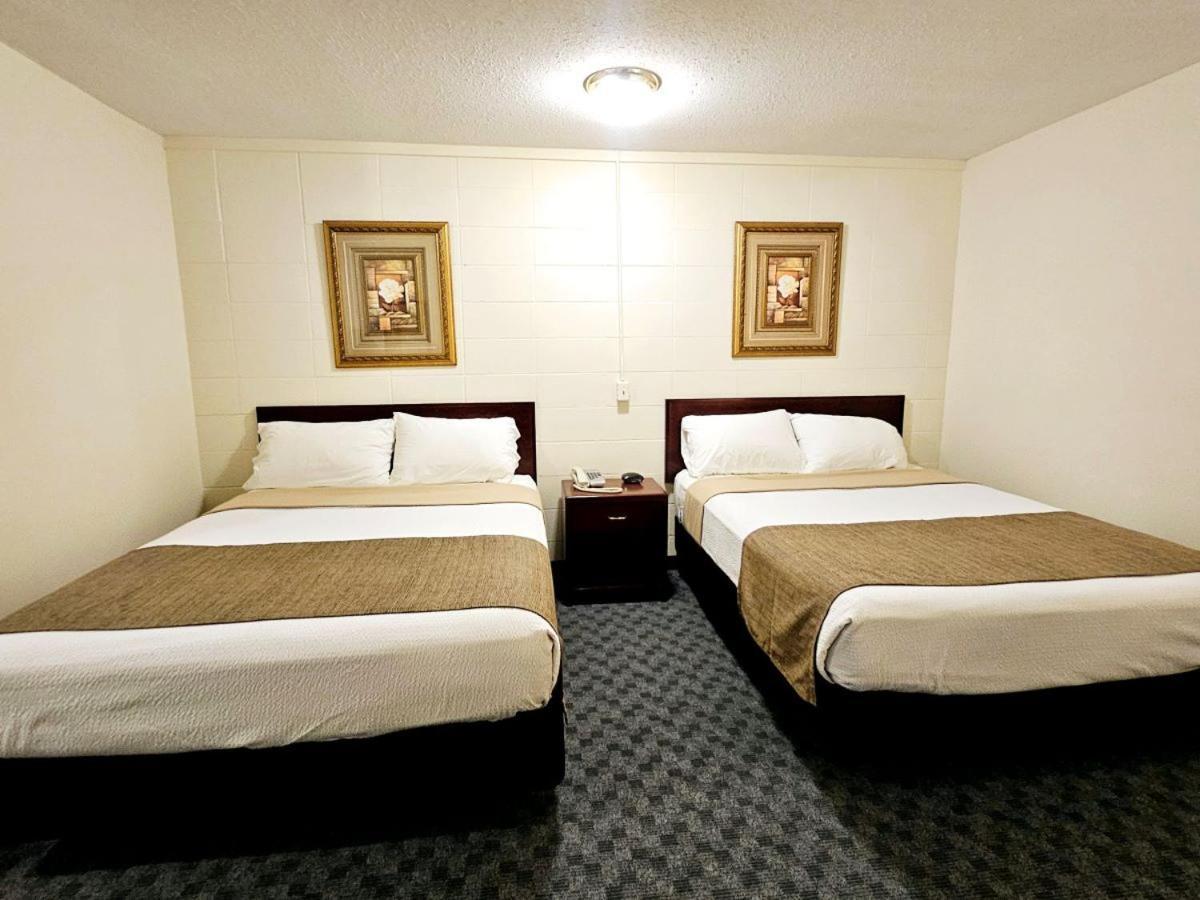 Canadian Motor Inn Grande Prairie Dış mekan fotoğraf