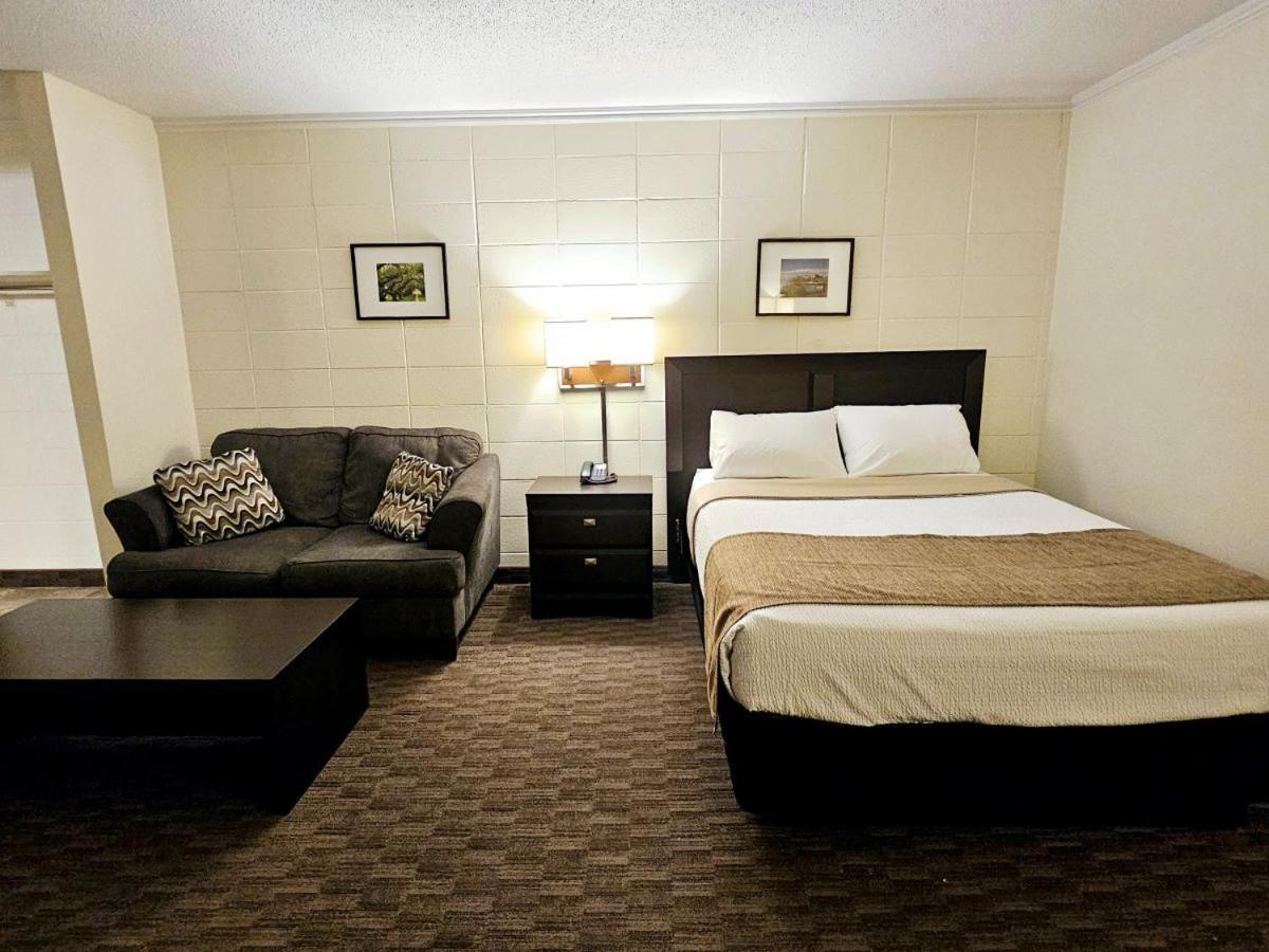 Canadian Motor Inn Grande Prairie Dış mekan fotoğraf