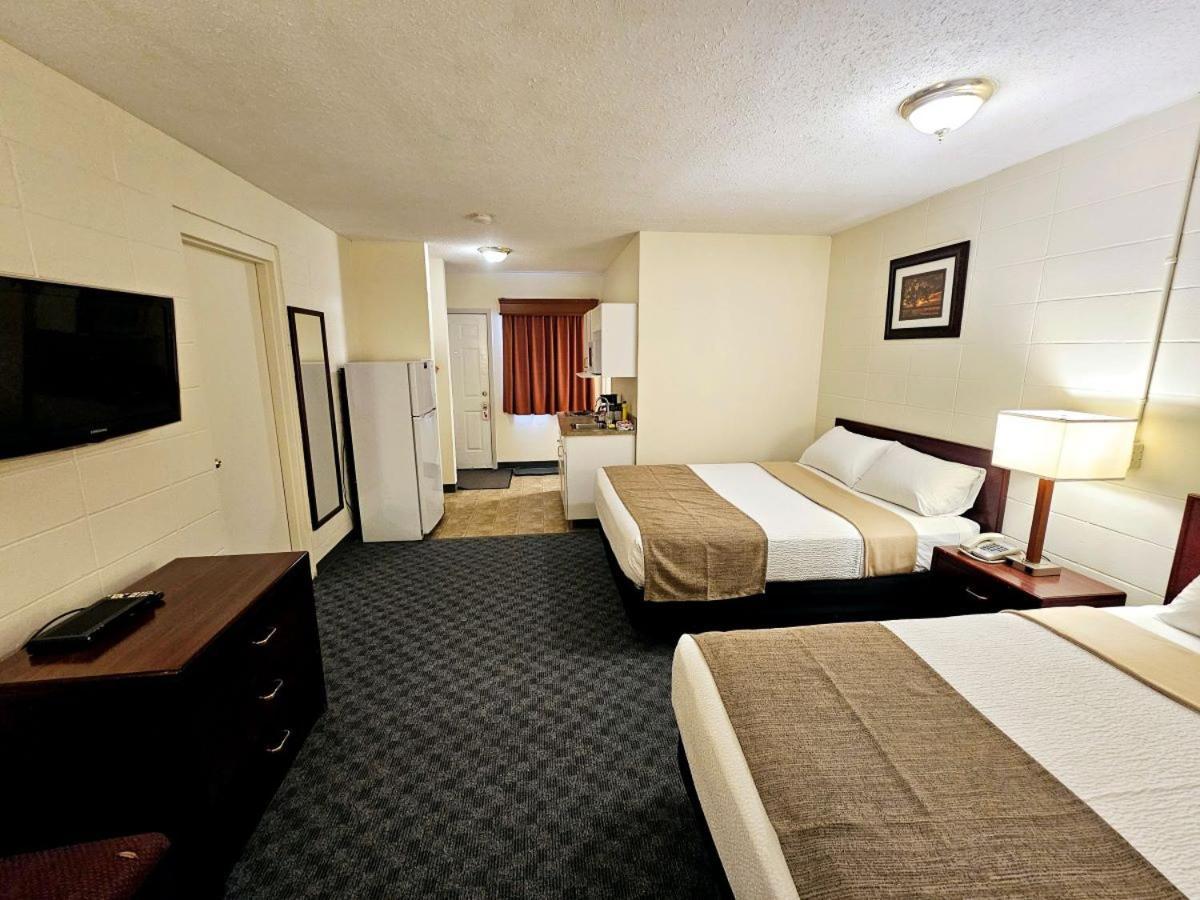 Canadian Motor Inn Grande Prairie Dış mekan fotoğraf