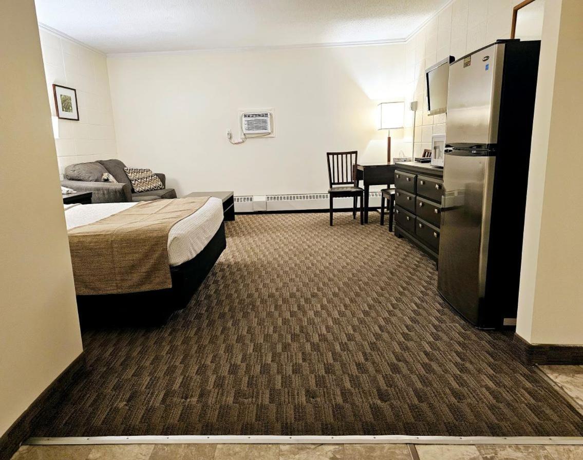 Canadian Motor Inn Grande Prairie Dış mekan fotoğraf
