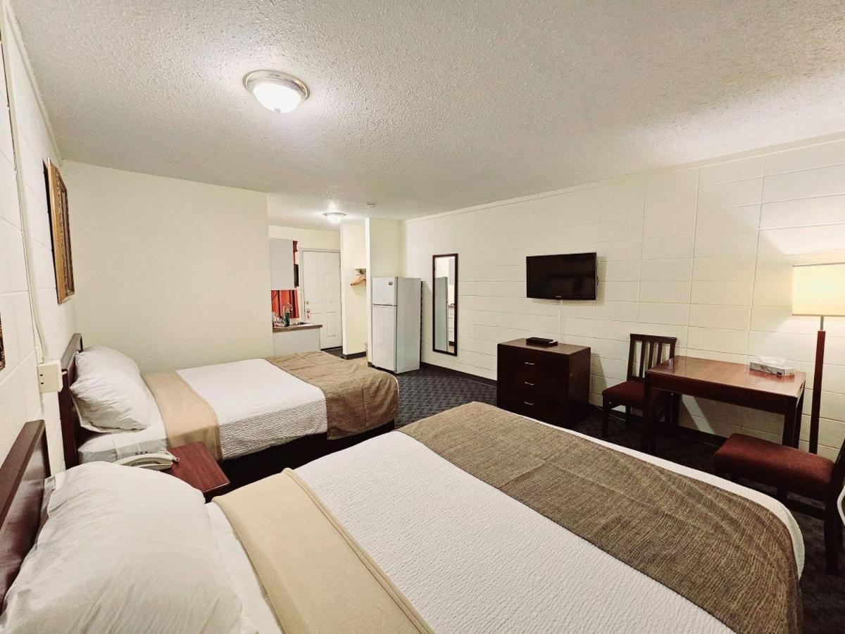 Canadian Motor Inn Grande Prairie Dış mekan fotoğraf