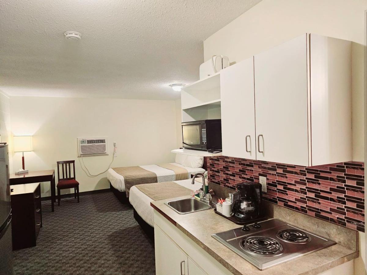 Canadian Motor Inn Grande Prairie Dış mekan fotoğraf