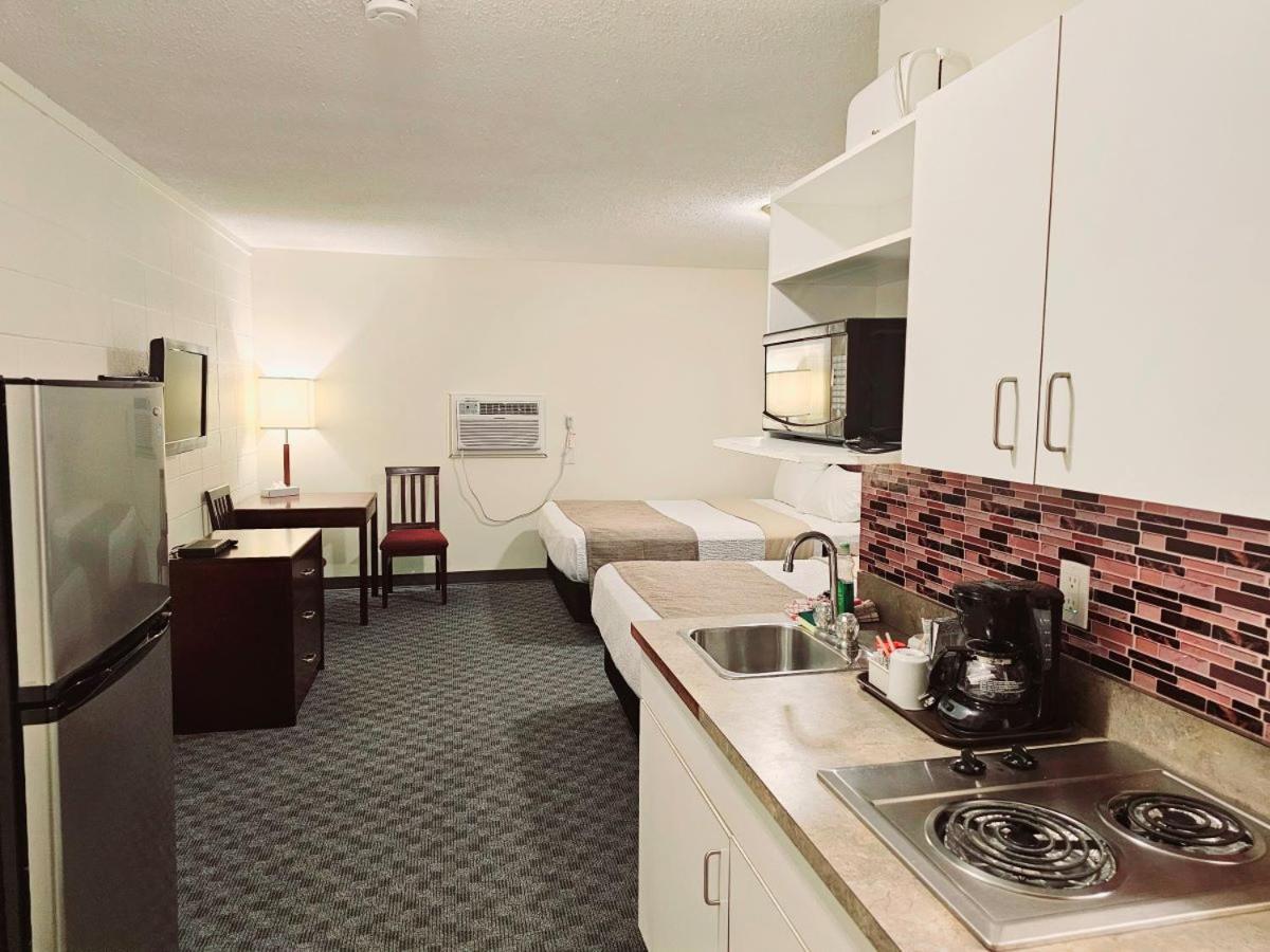 Canadian Motor Inn Grande Prairie Dış mekan fotoğraf